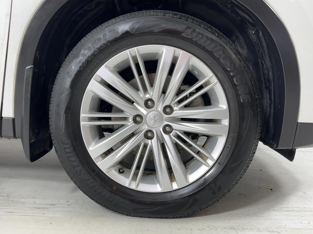 Photo '9' of Mitsubishi Outlander