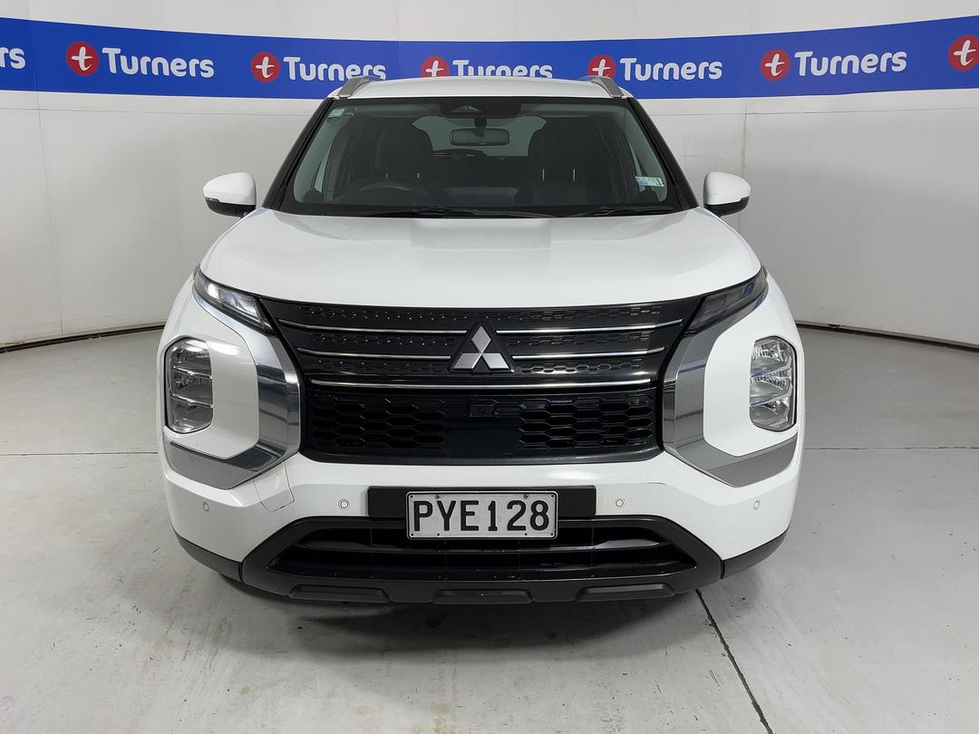 Photo '2' of Mitsubishi Outlander