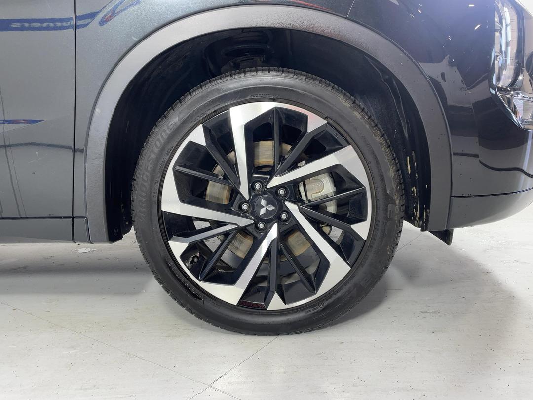 Photo '9' of Mitsubishi Outlander