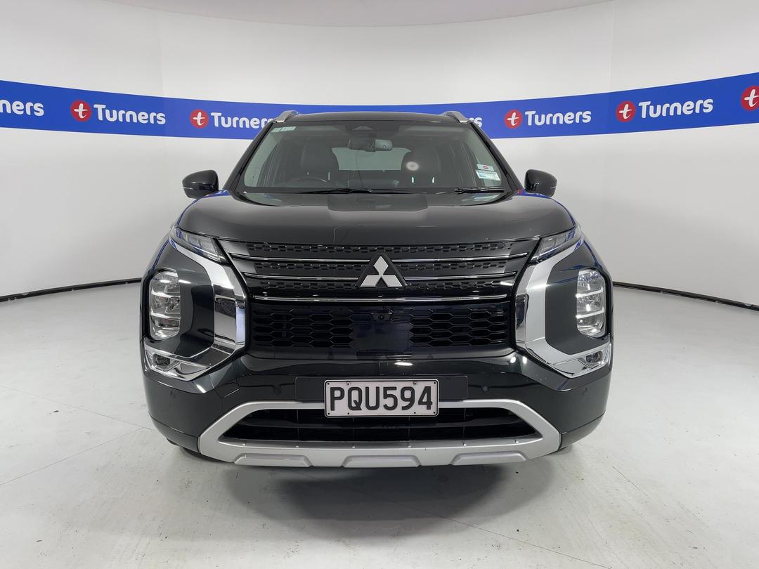 Photo '2' of Mitsubishi Outlander