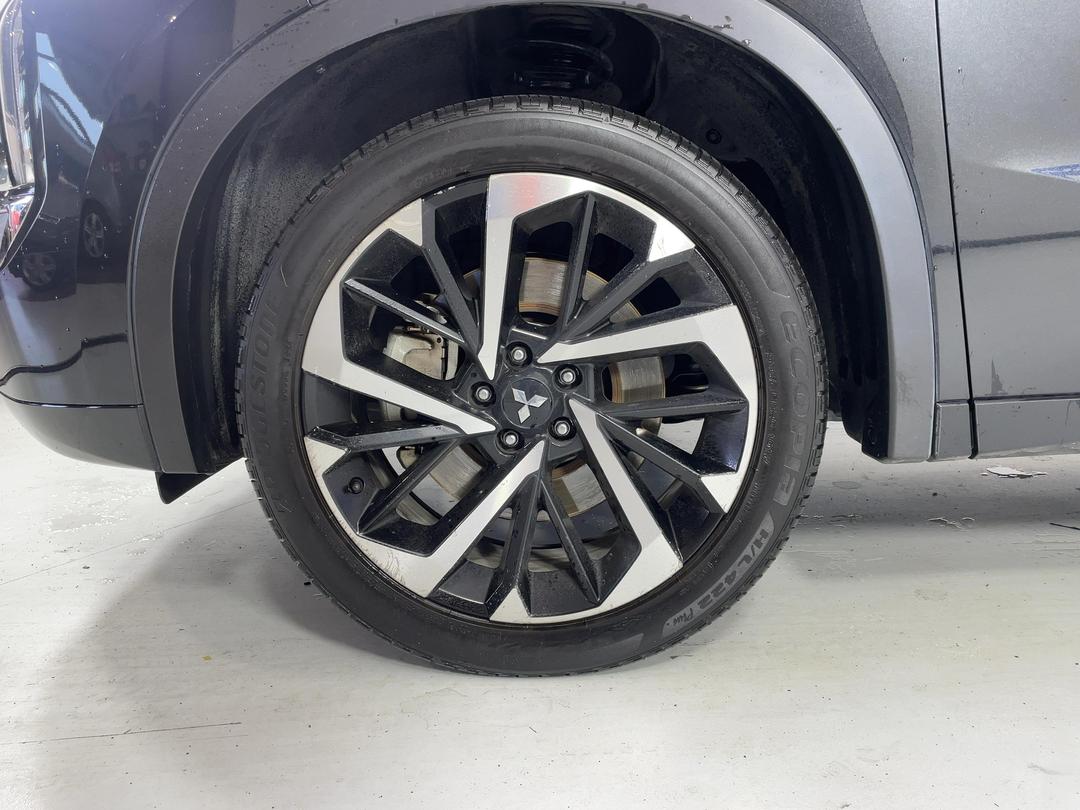 Photo '10' of Mitsubishi Outlander