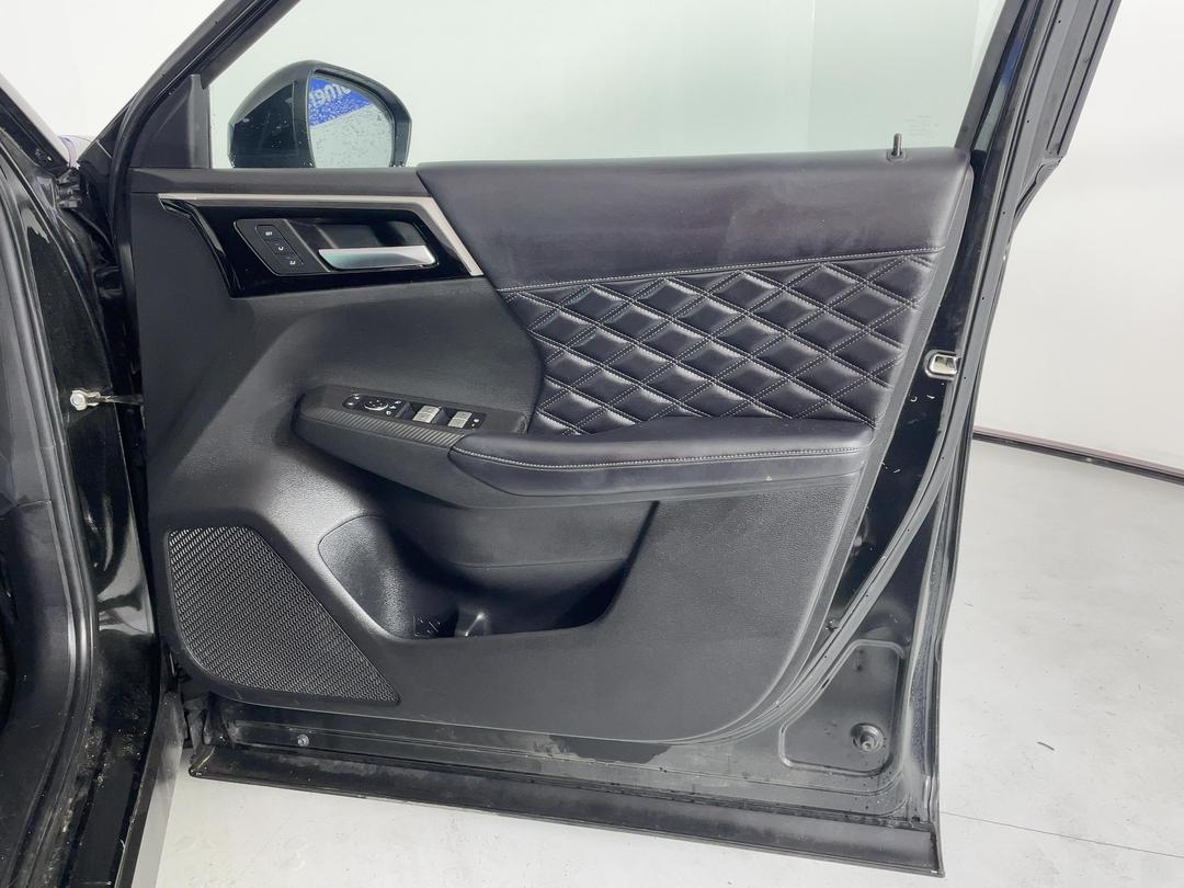 Photo '15' of Mitsubishi Outlander