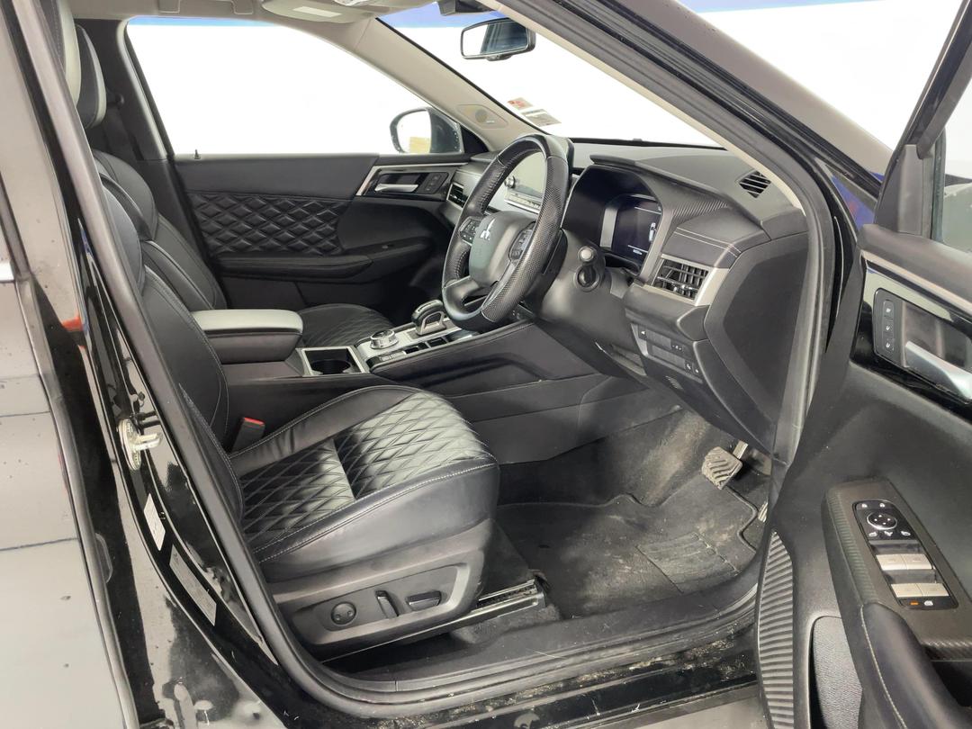 Photo '16' of Mitsubishi Outlander