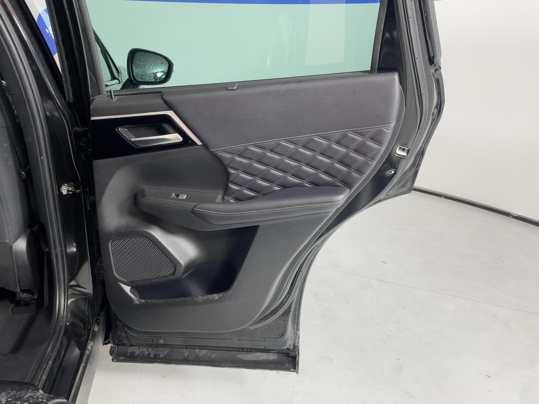Photo '19' of Mitsubishi Outlander