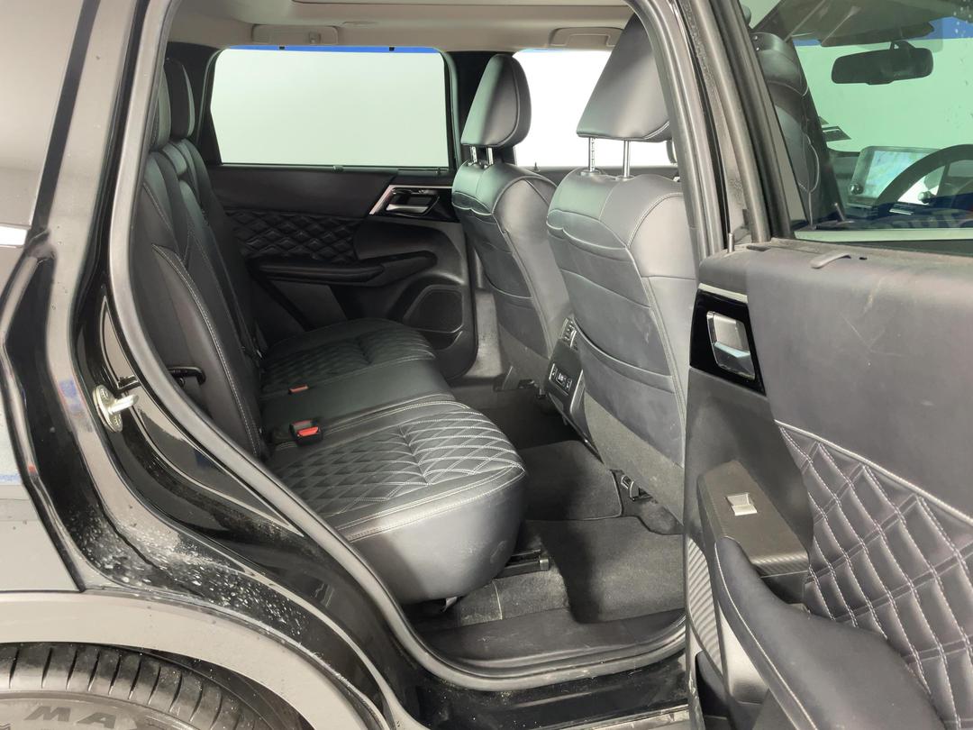 Photo '20' of Mitsubishi Outlander