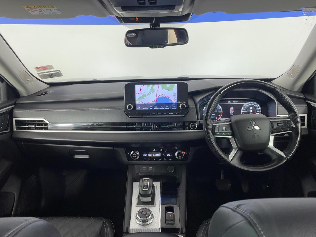 Photo '17' of Mitsubishi Outlander