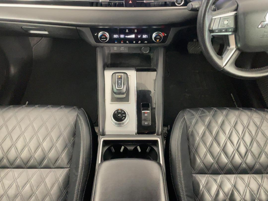 Photo '18' of Mitsubishi Outlander