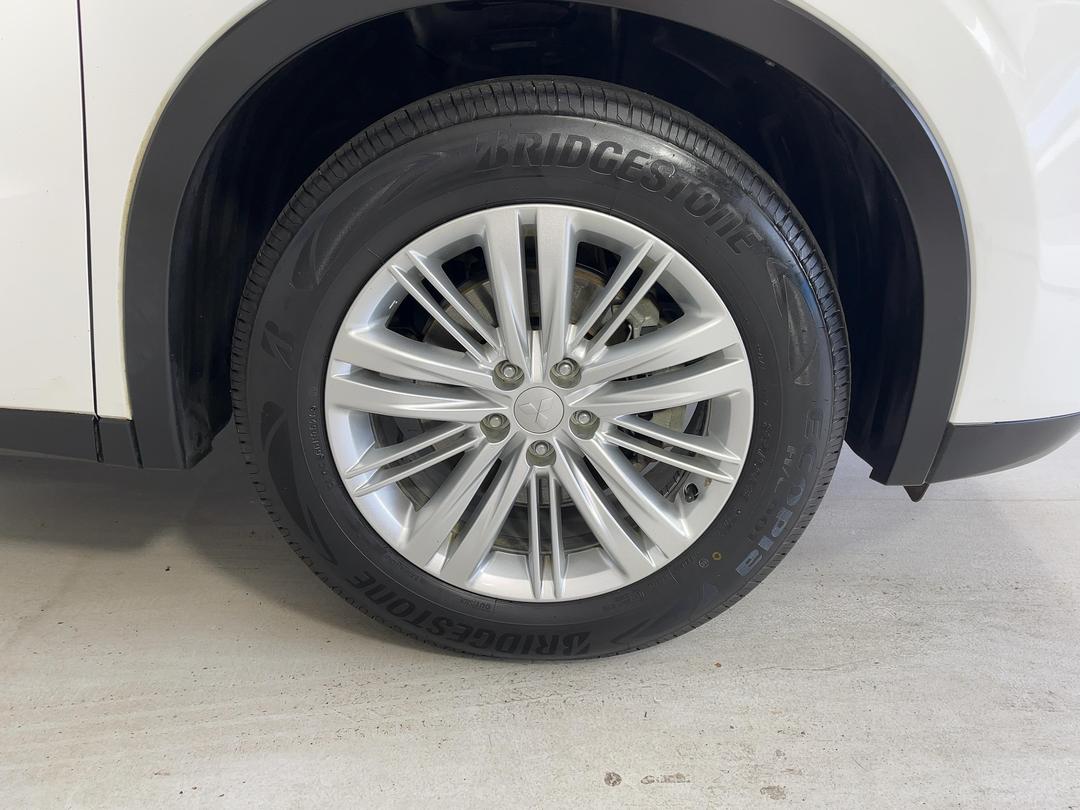 Photo '9' of Mitsubishi Outlander