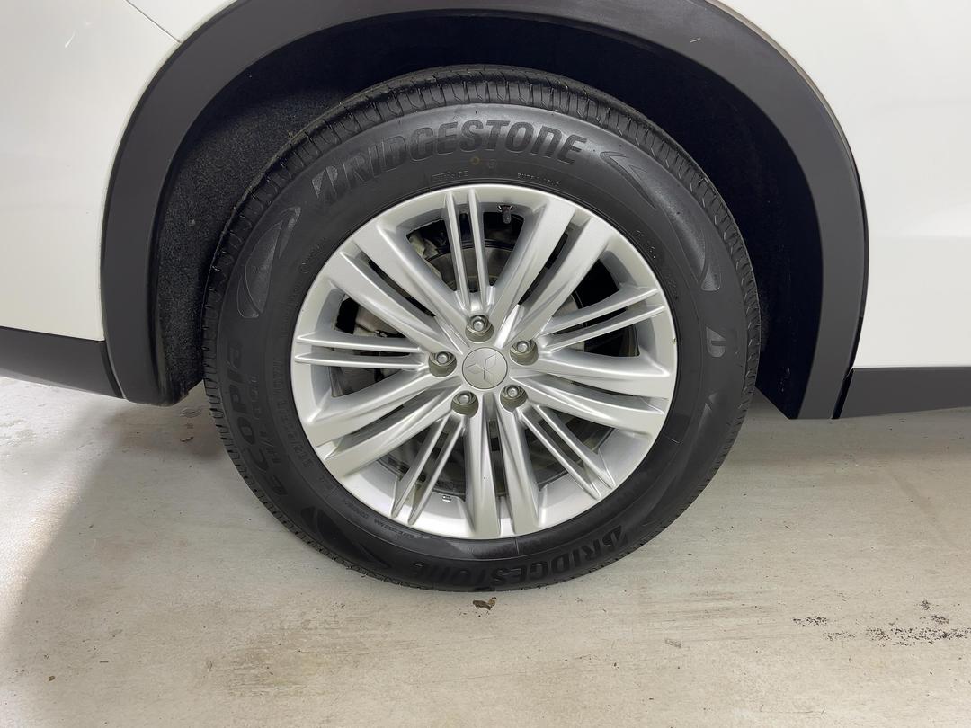 Photo '12' of Mitsubishi Outlander