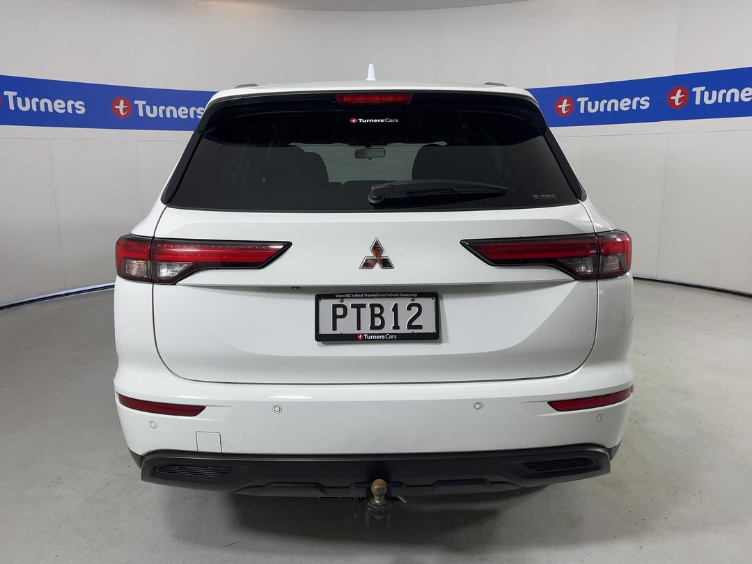 Photo '6' of Mitsubishi Outlander
