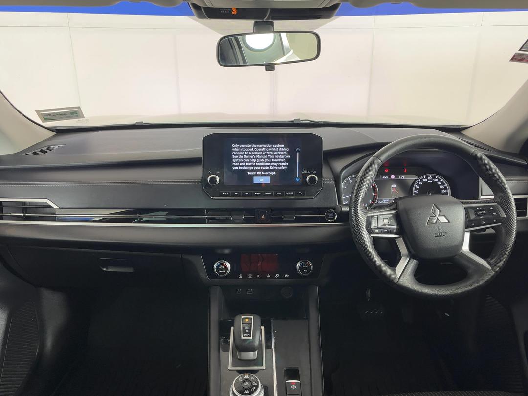 Photo '17' of Mitsubishi Outlander