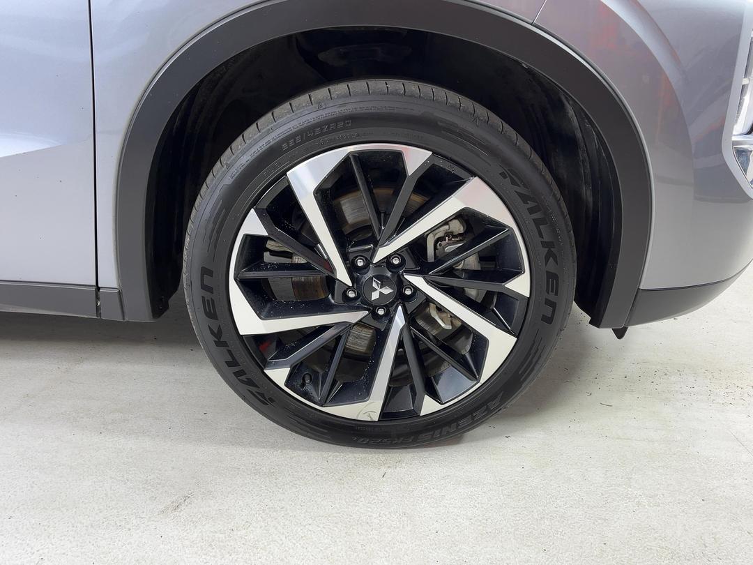 Photo '9' of Mitsubishi Outlander