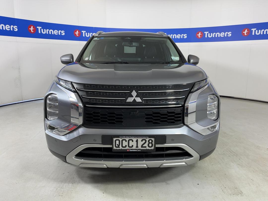 Photo '2' of Mitsubishi Outlander
