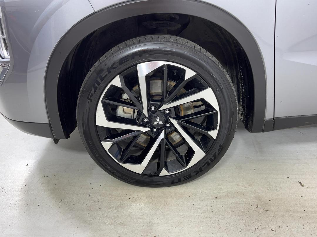 Photo '10' of Mitsubishi Outlander