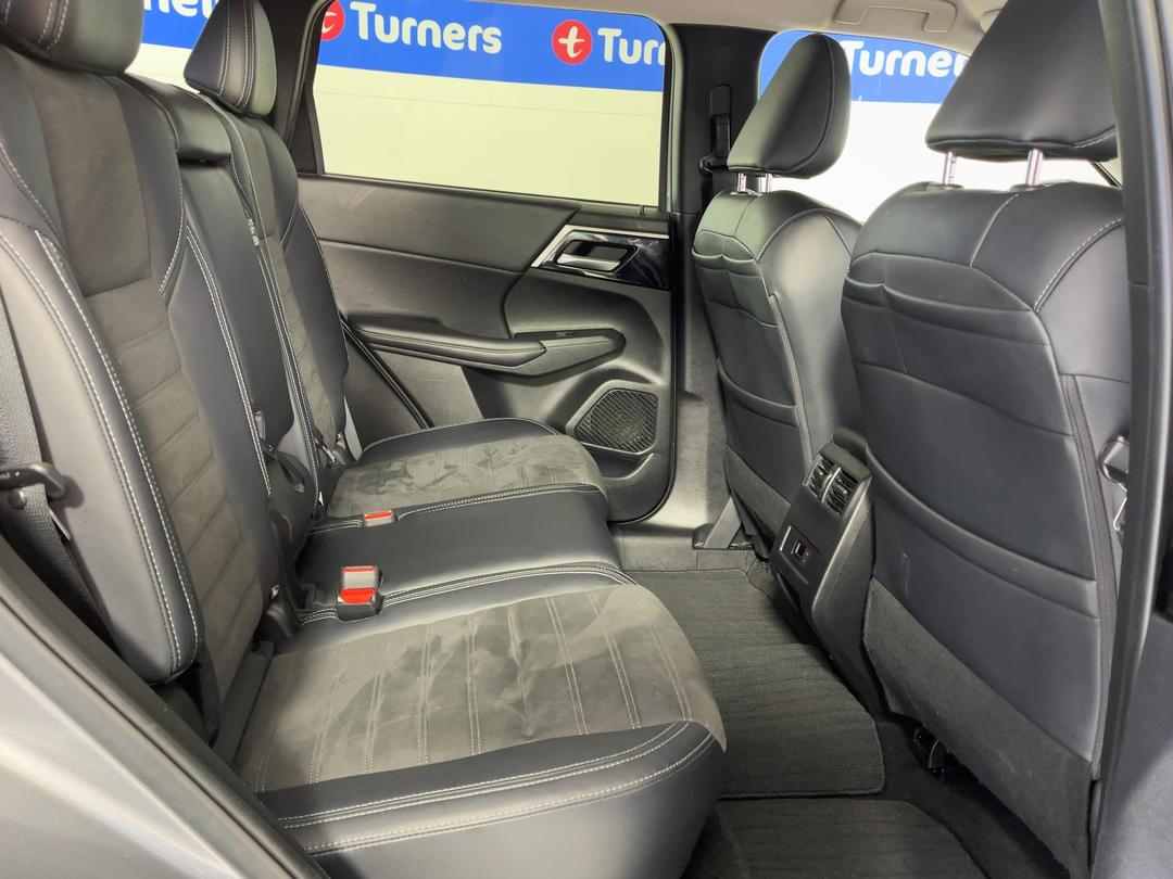 Photo '20' of Mitsubishi Outlander