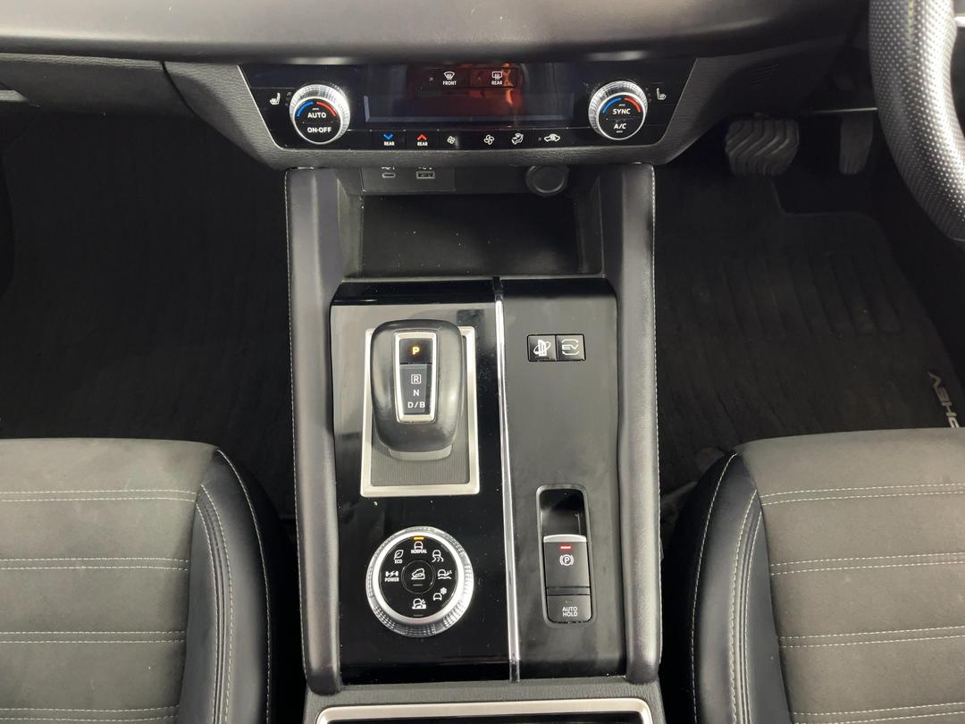 Photo '18' of Mitsubishi Outlander