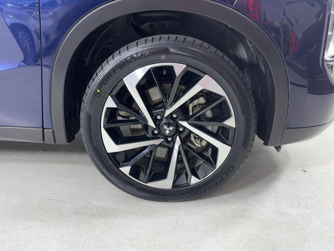 Photo '9' of Mitsubishi Outlander