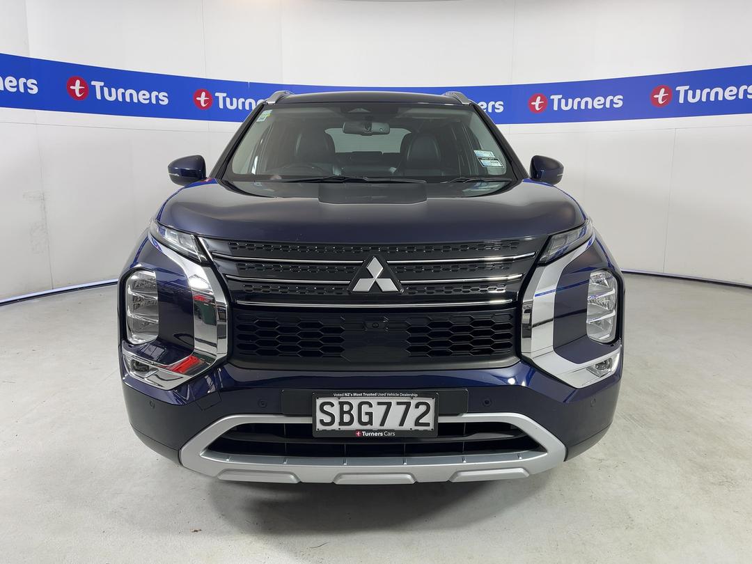 Photo '2' of Mitsubishi Outlander