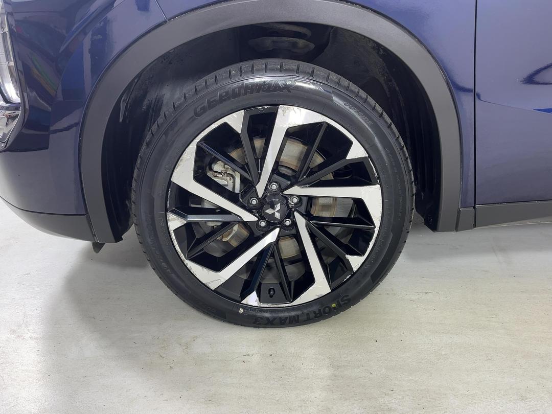 Photo '10' of Mitsubishi Outlander