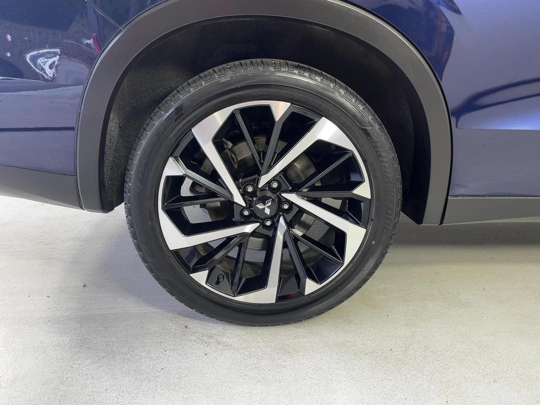 Photo '12' of Mitsubishi Outlander