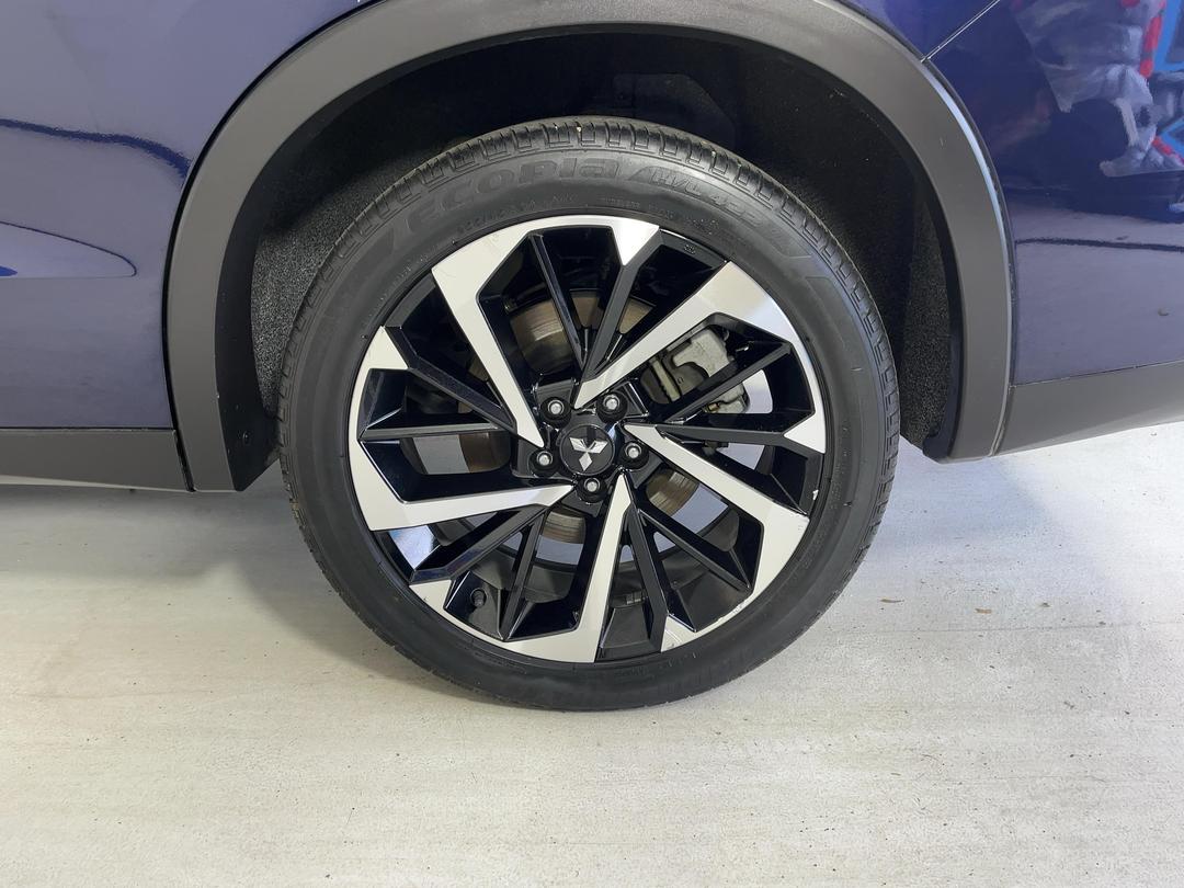 Photo '11' of Mitsubishi Outlander