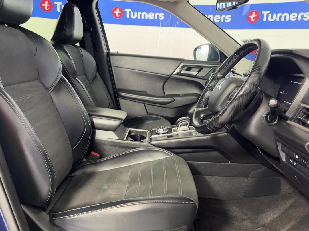 Photo '16' of Mitsubishi Outlander