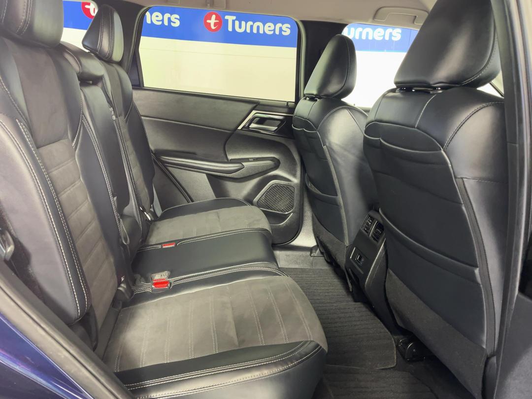 Photo '20' of Mitsubishi Outlander