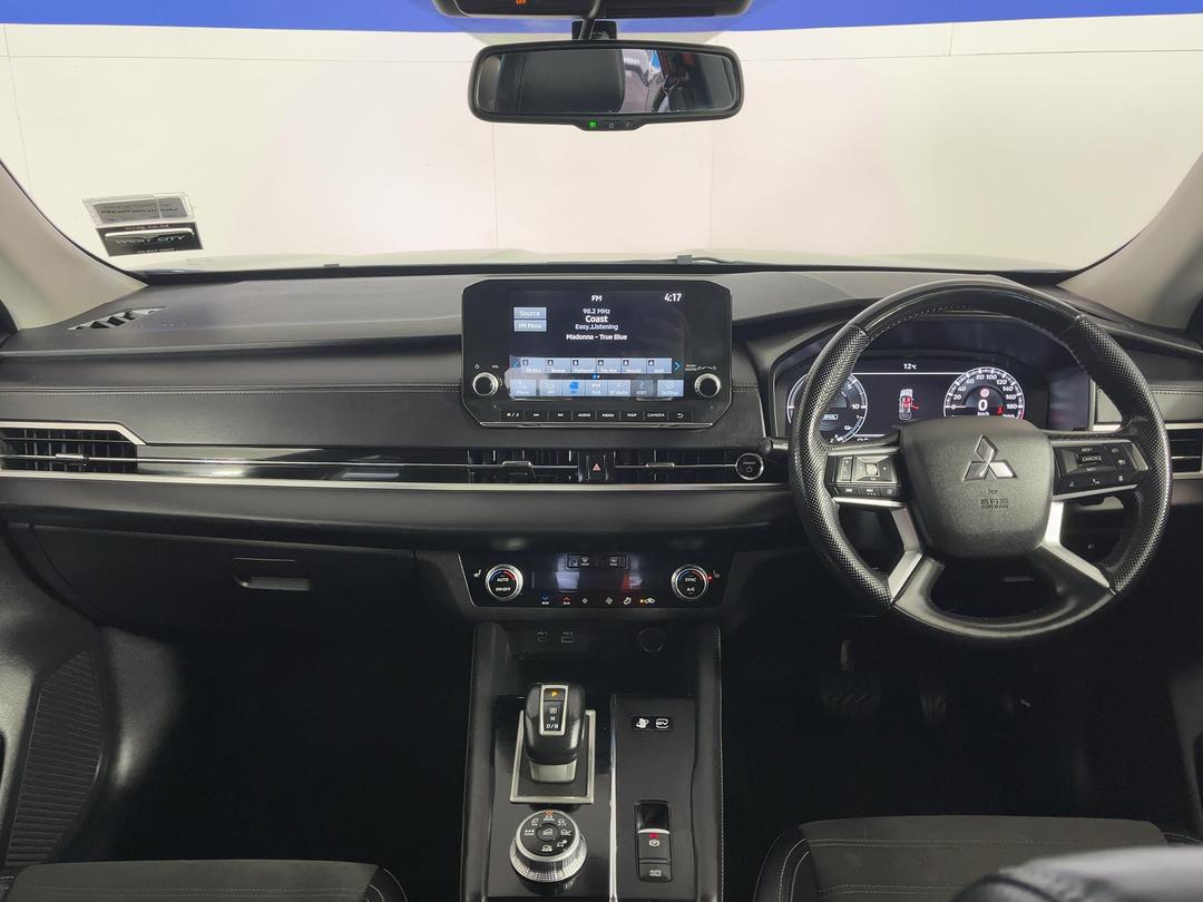 Photo '17' of Mitsubishi Outlander
