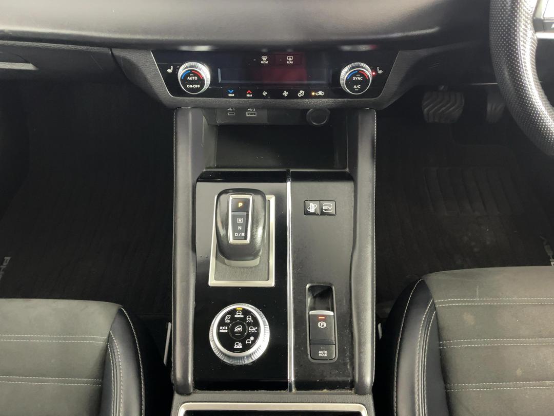 Photo '18' of Mitsubishi Outlander
