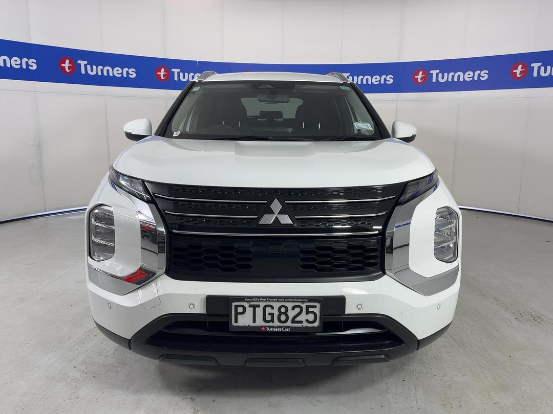 Photo '2' of Mitsubishi Outlander