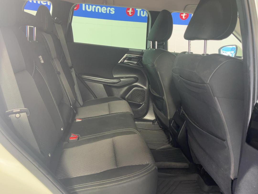 Photo '20' of Mitsubishi Outlander