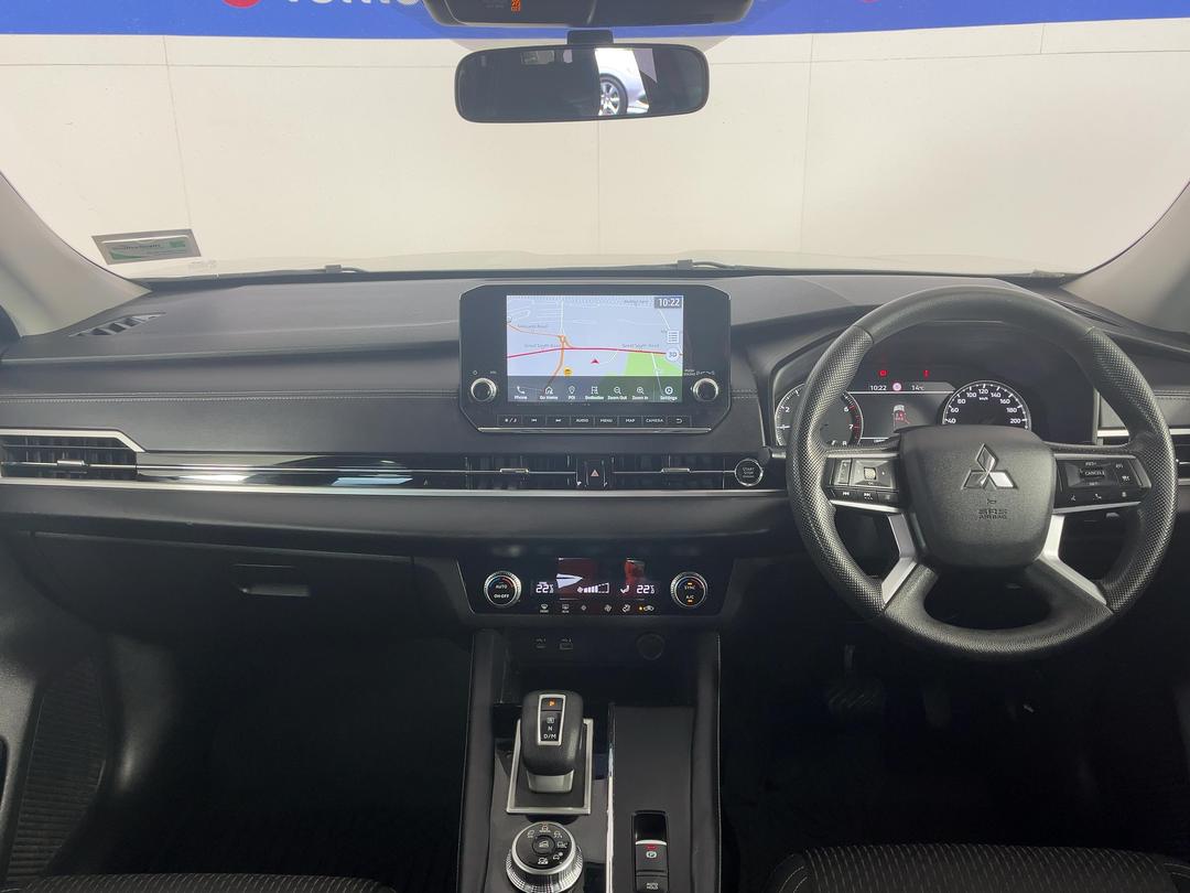 Photo '17' of Mitsubishi Outlander