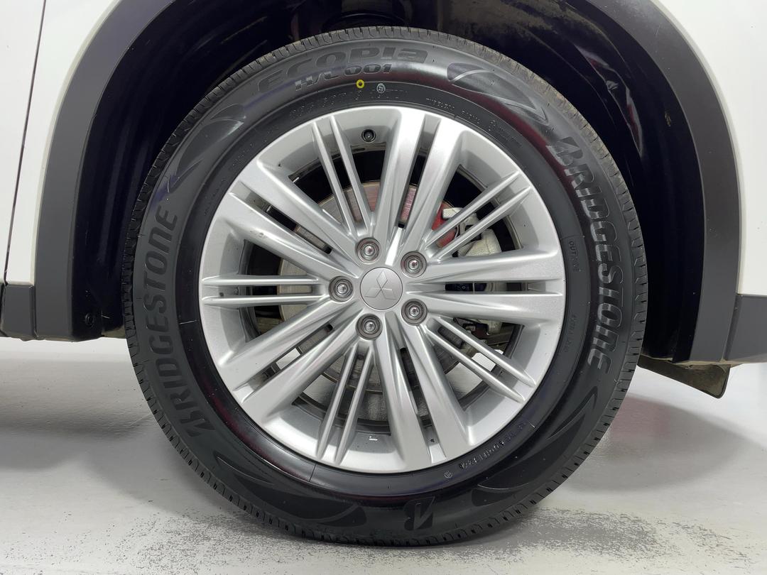 Photo '9' of Mitsubishi Outlander