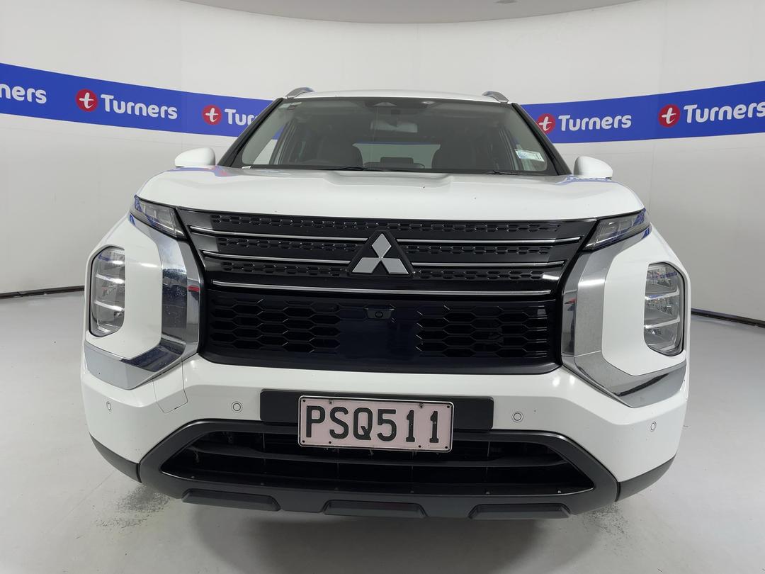 Photo '2' of Mitsubishi Outlander