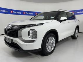 Photo '4' of Mitsubishi Outlander
