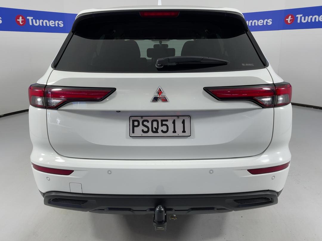 Photo '6' of Mitsubishi Outlander
