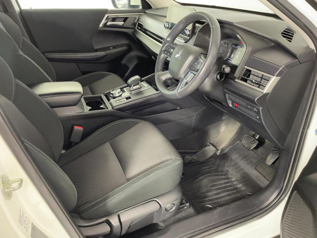 Photo '16' of Mitsubishi Outlander