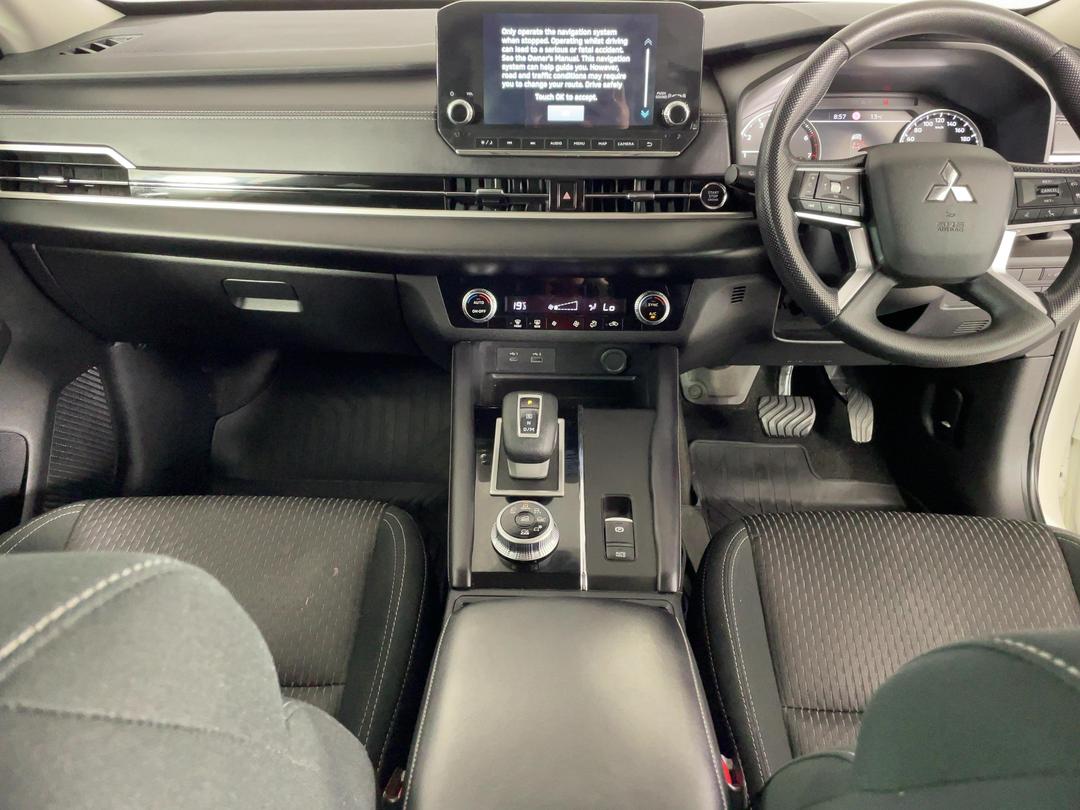 Photo '17' of Mitsubishi Outlander