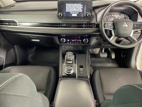 Photo '17' of Mitsubishi Outlander