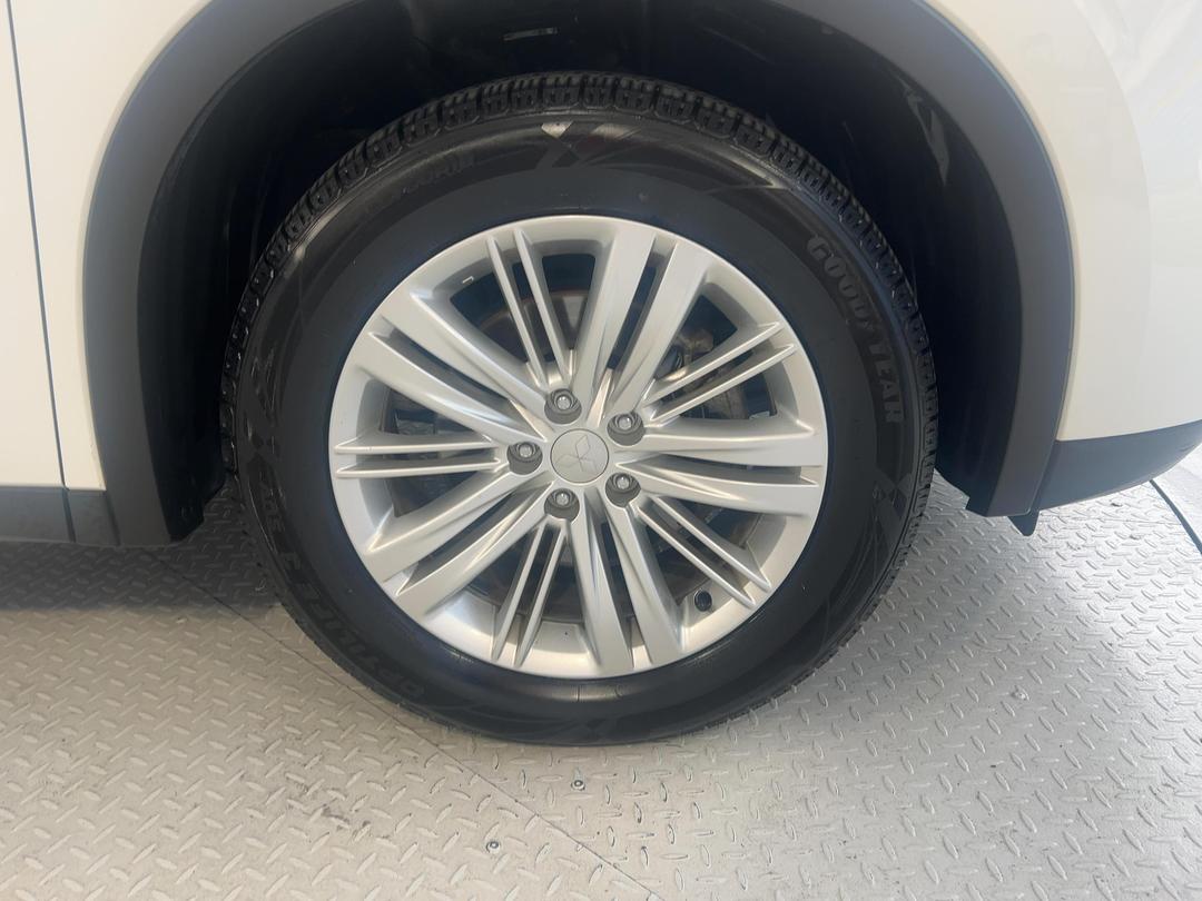 Photo '9' of Mitsubishi Outlander