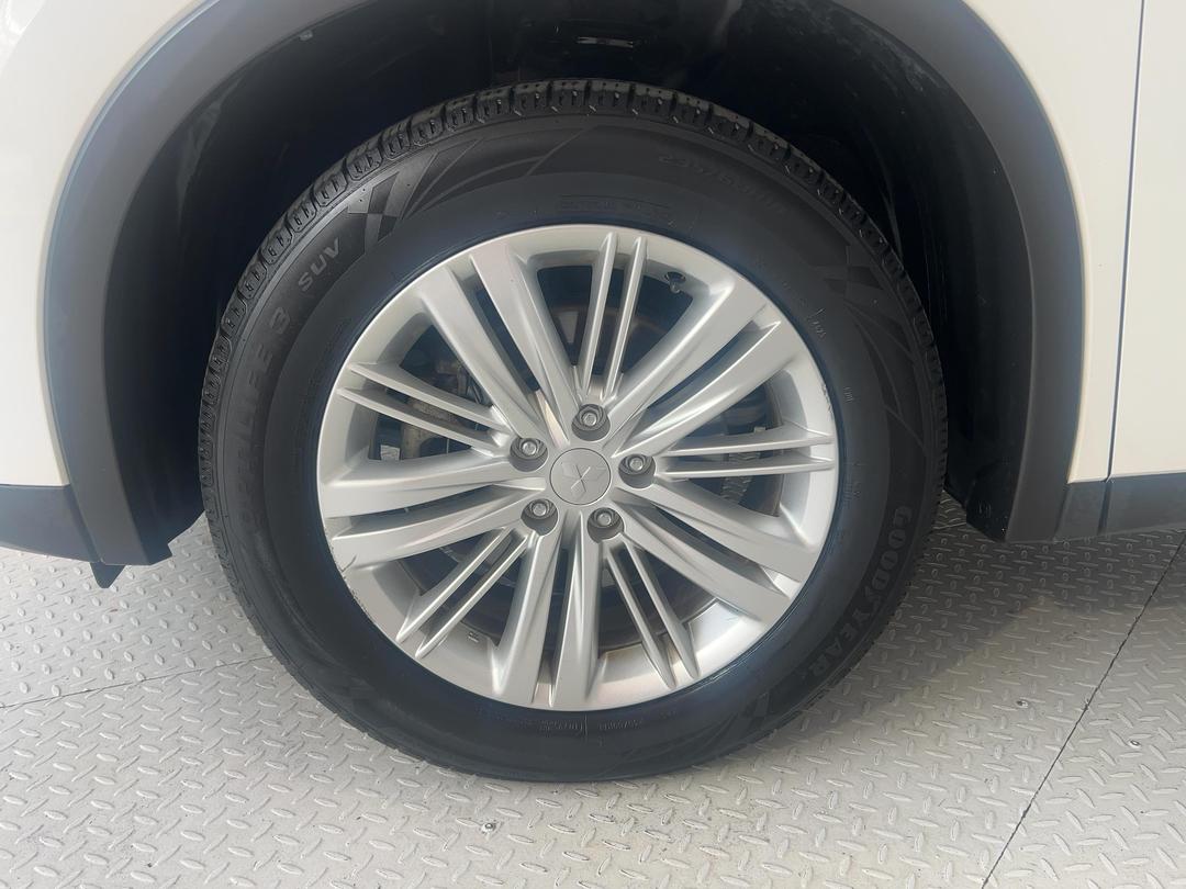 Photo '10' of Mitsubishi Outlander