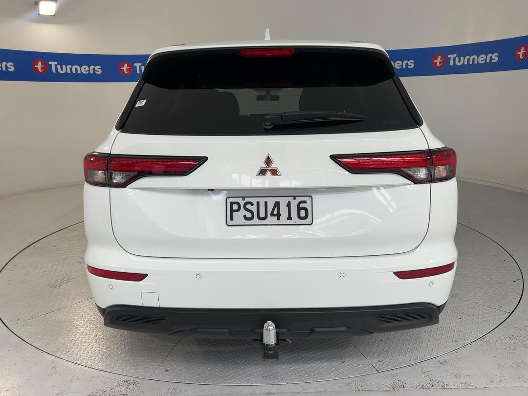 Photo '6' of Mitsubishi Outlander