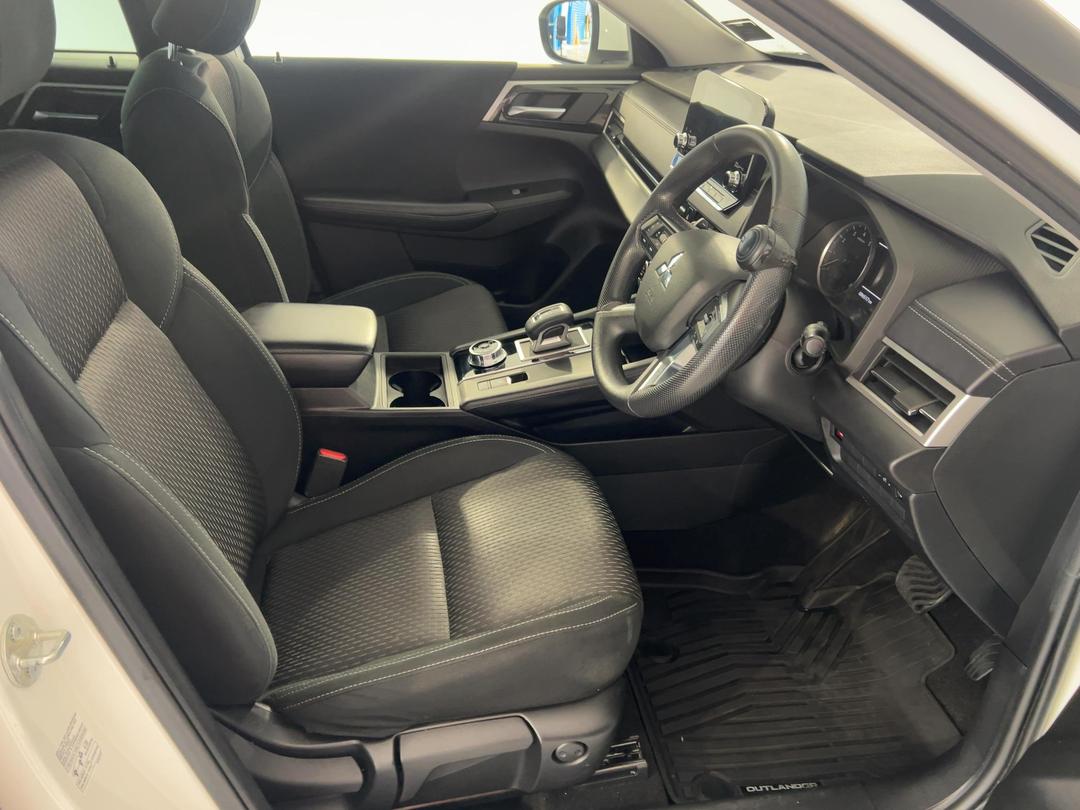 Photo '16' of Mitsubishi Outlander