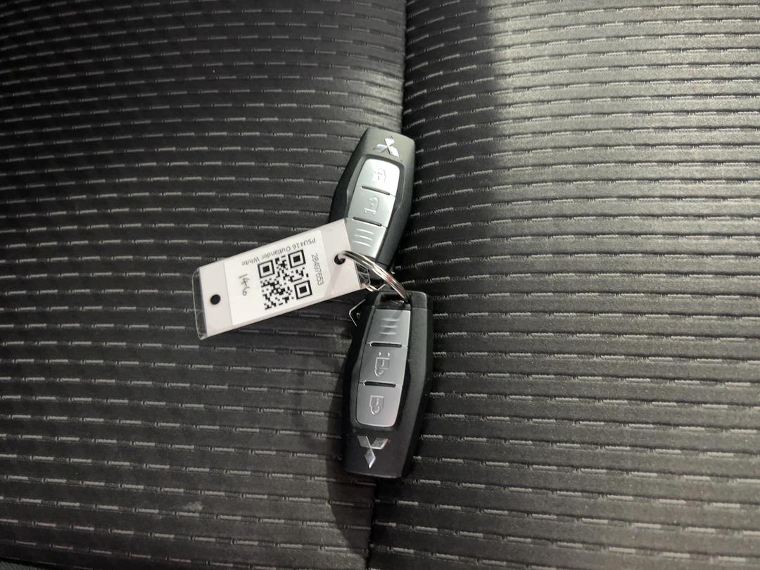 Photo '22' of Mitsubishi Outlander