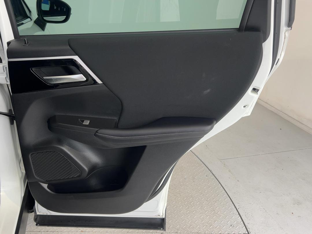 Photo '19' of Mitsubishi Outlander