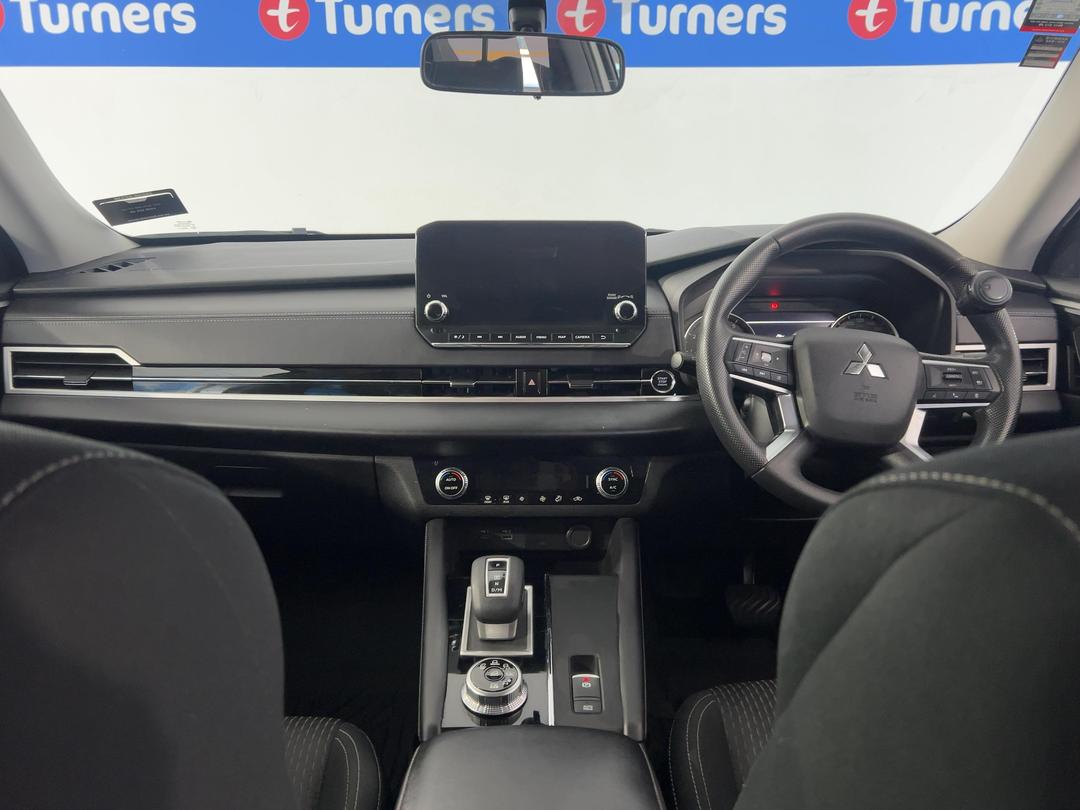 Photo '17' of Mitsubishi Outlander