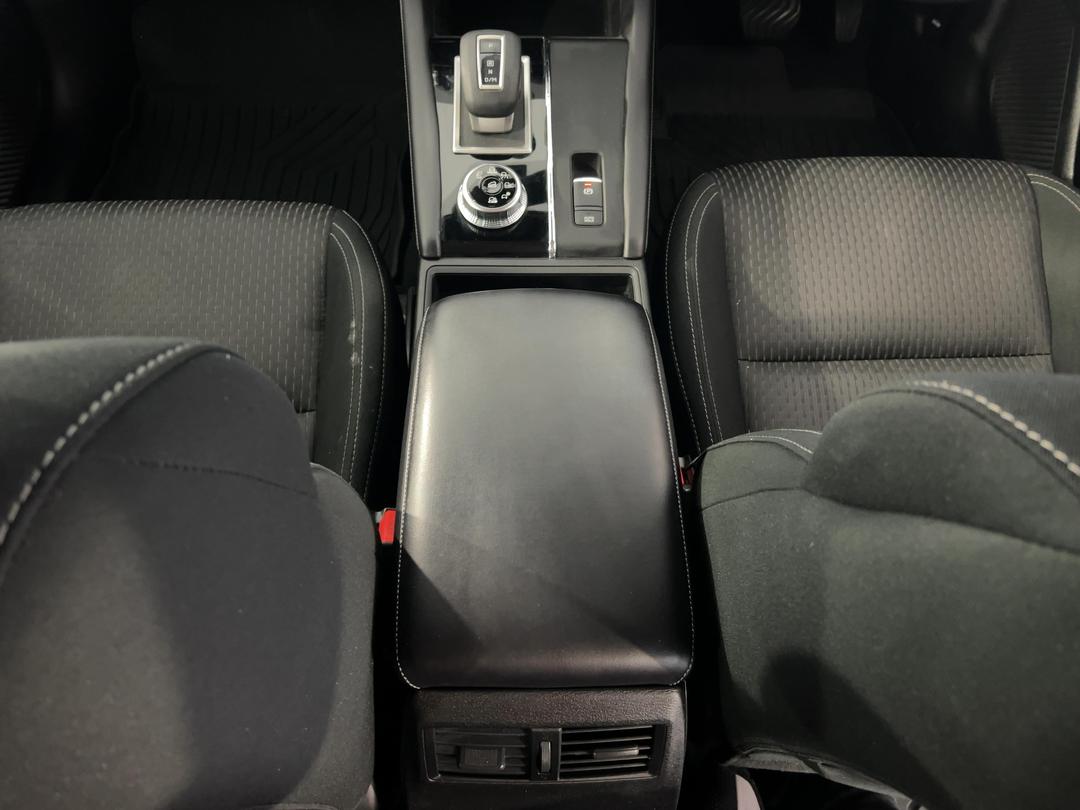Photo '18' of Mitsubishi Outlander