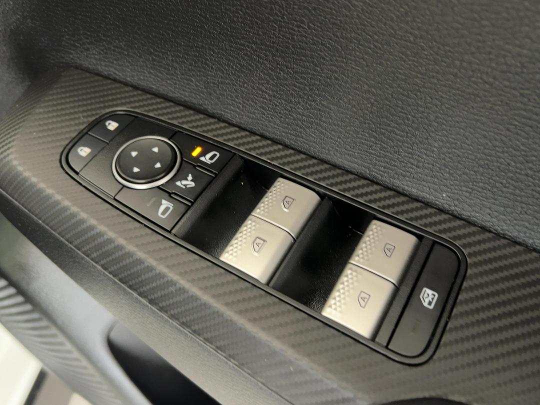Photo '23' of Mitsubishi Outlander