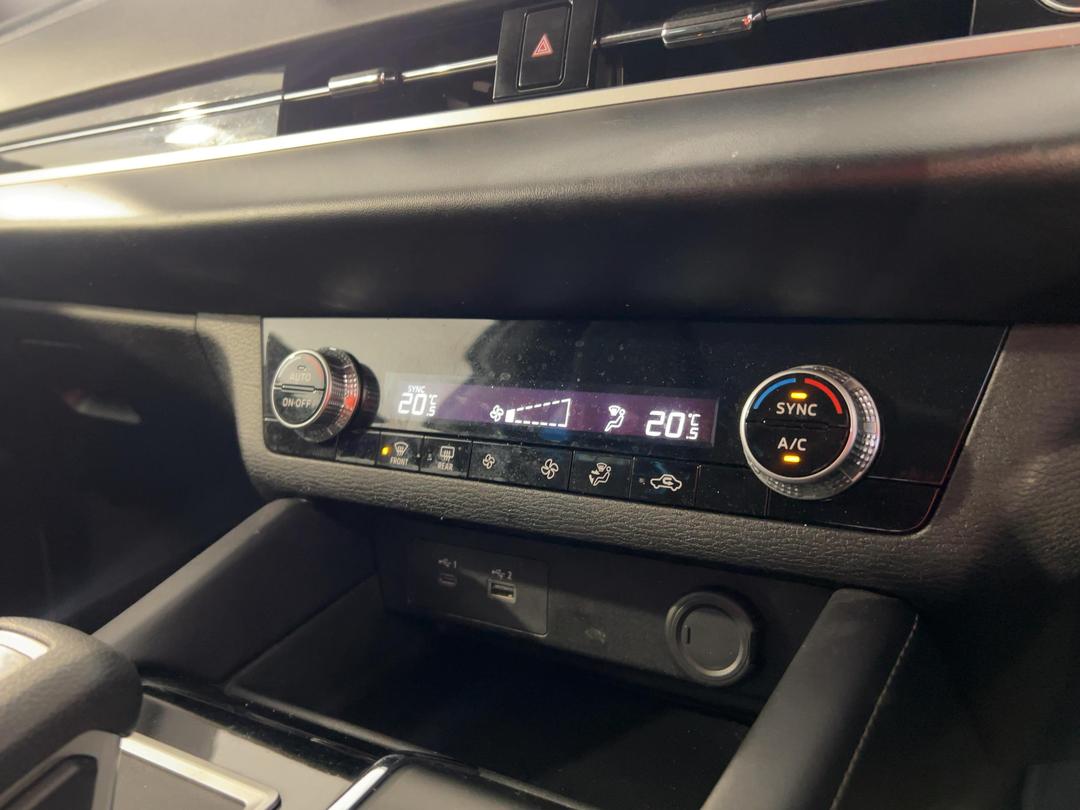 Photo '27' of Mitsubishi Outlander