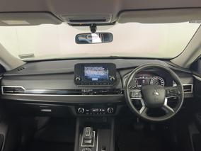 Photo '17' of Mitsubishi Outlander